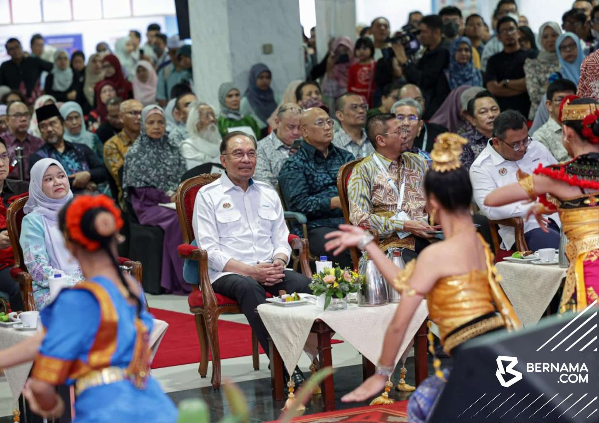 安华赞雪州出版众多学术著作 培养社会阅读文化