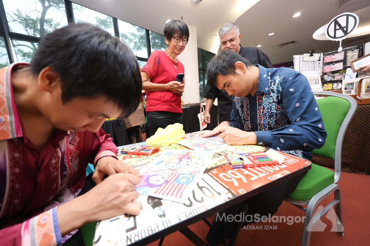 雪漫画嘉年华吸引各年龄500人 展现社区团结与和谐