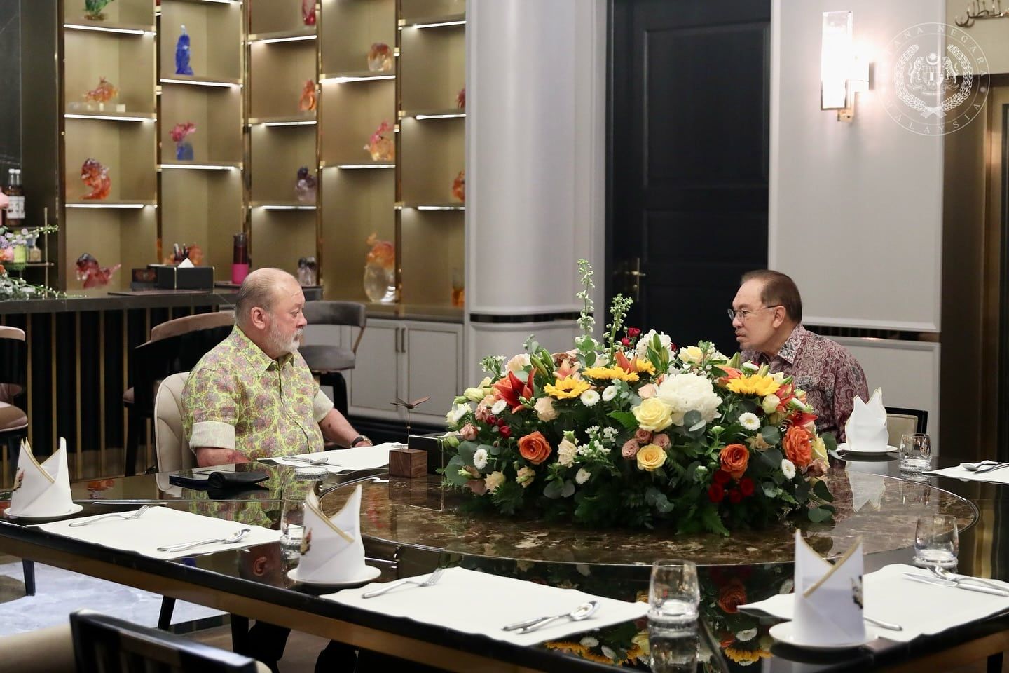 国家元首接见安华  听取国家发展进展