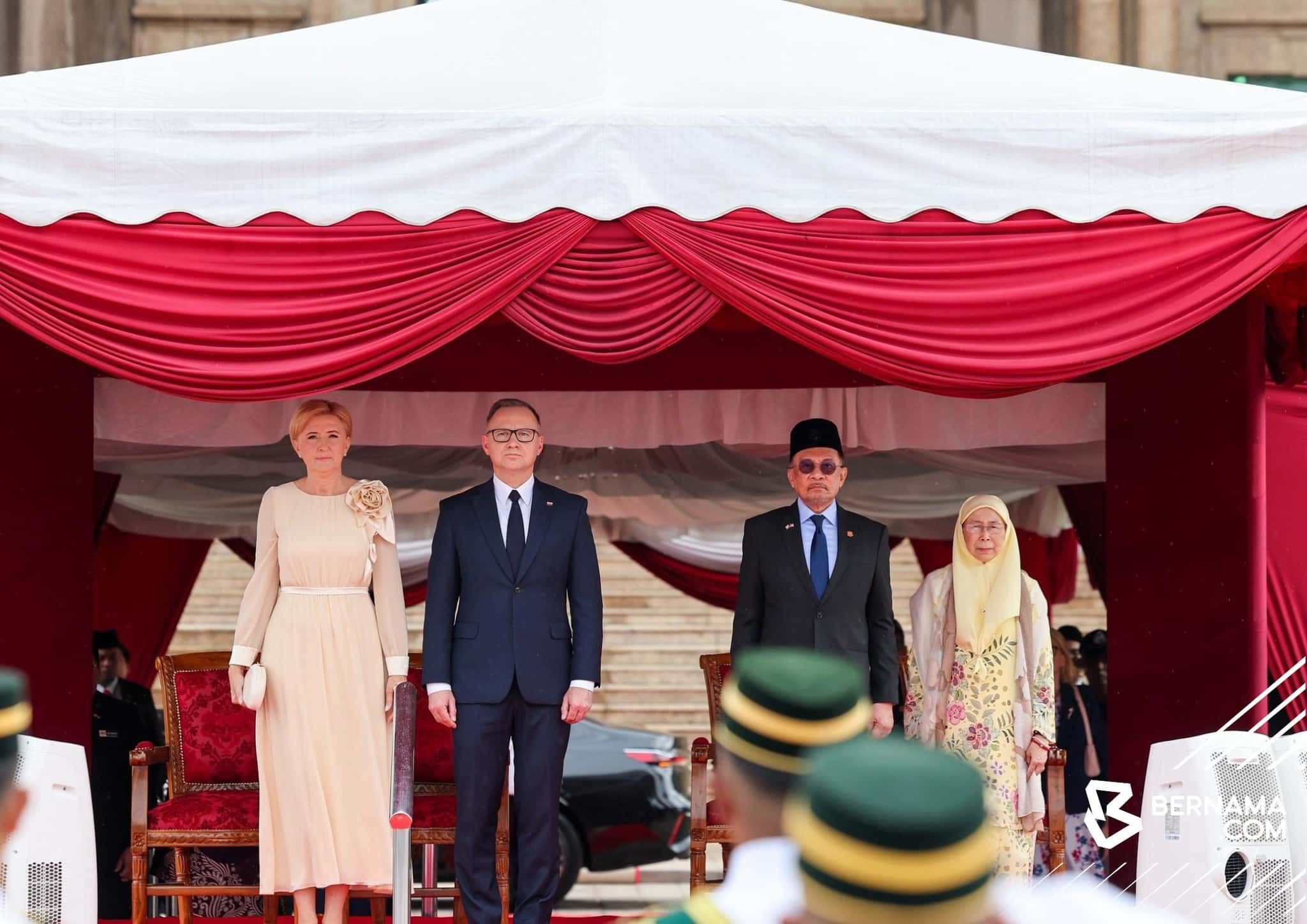 波兰总统首次官访大马　安华迎接.加强双边多领域合作