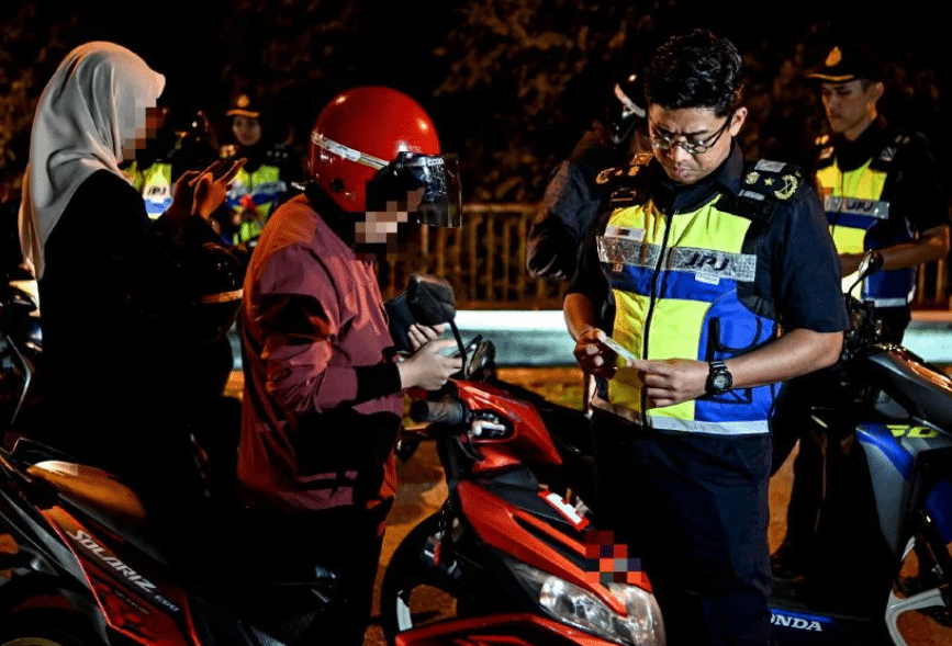 ஹரி ராயா ஐடிலாடாவை முன்னிட்டு நடத்தப்பட்ட சிறப்பு சோதனை நடவடிக்கையில் 8 ஆடம்பர வாகனங்கள் பறிமுதல்