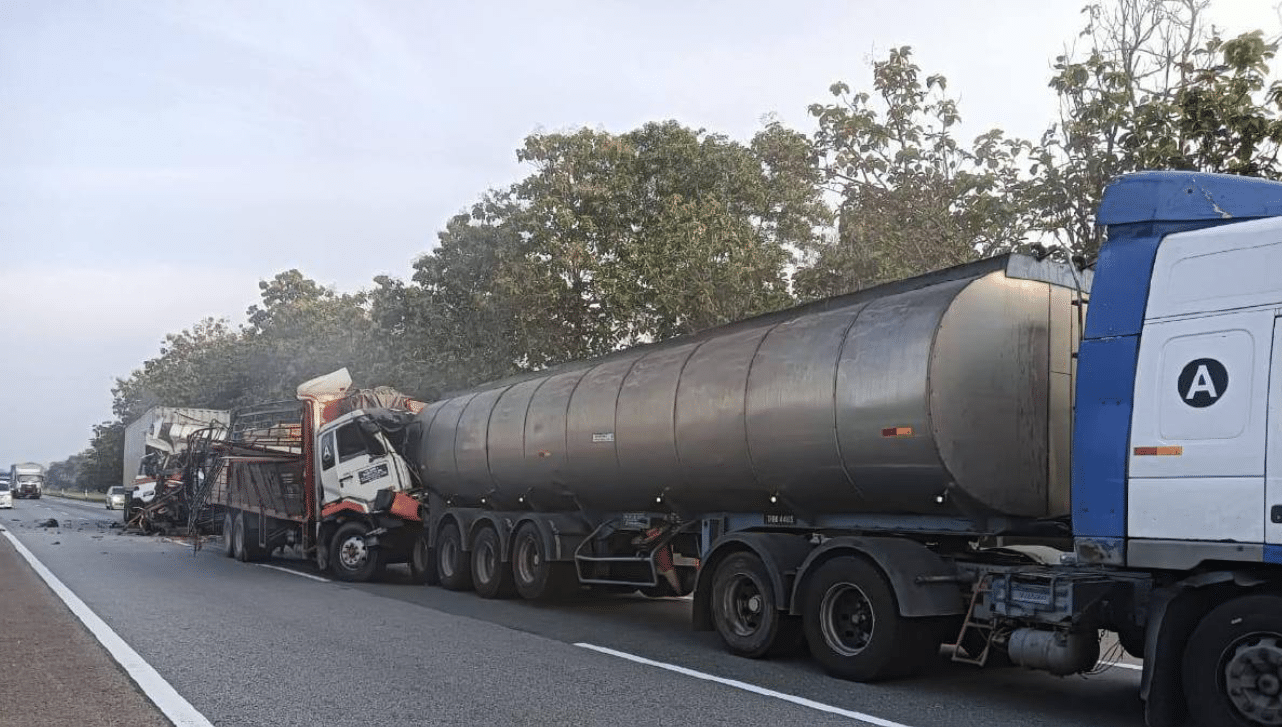 3罗里大道连环撞酿2死！