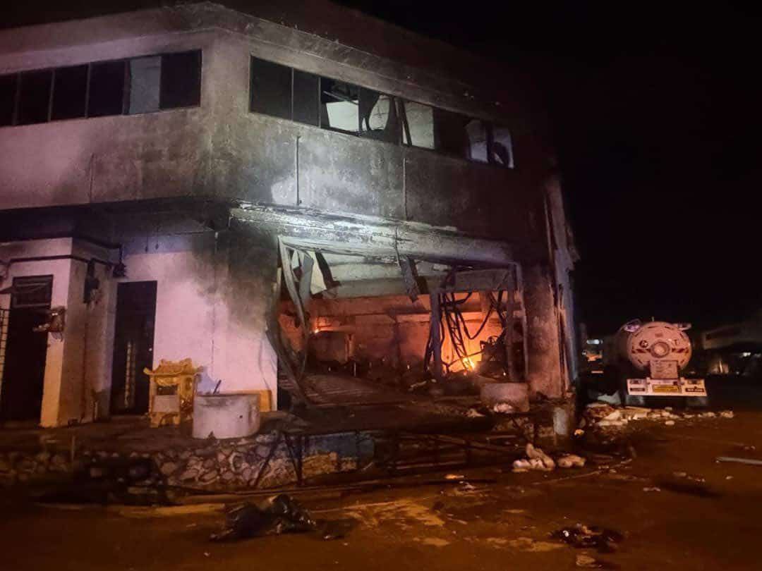 煤气储存库凌晨大火爆炸巨响   3男员工遭灼伤50%