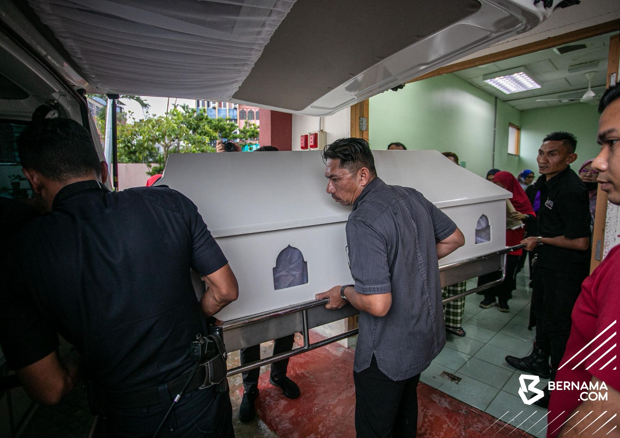 Bedah siasat selesai, jenazah 15 penuntut UPSI dibawa pulang ke Terengganu