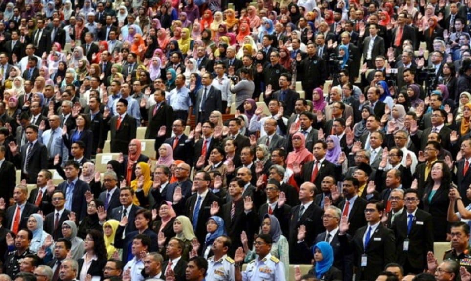 裁撤冗余职位省逾90亿令吉  法迪拉：继续加速公服转型