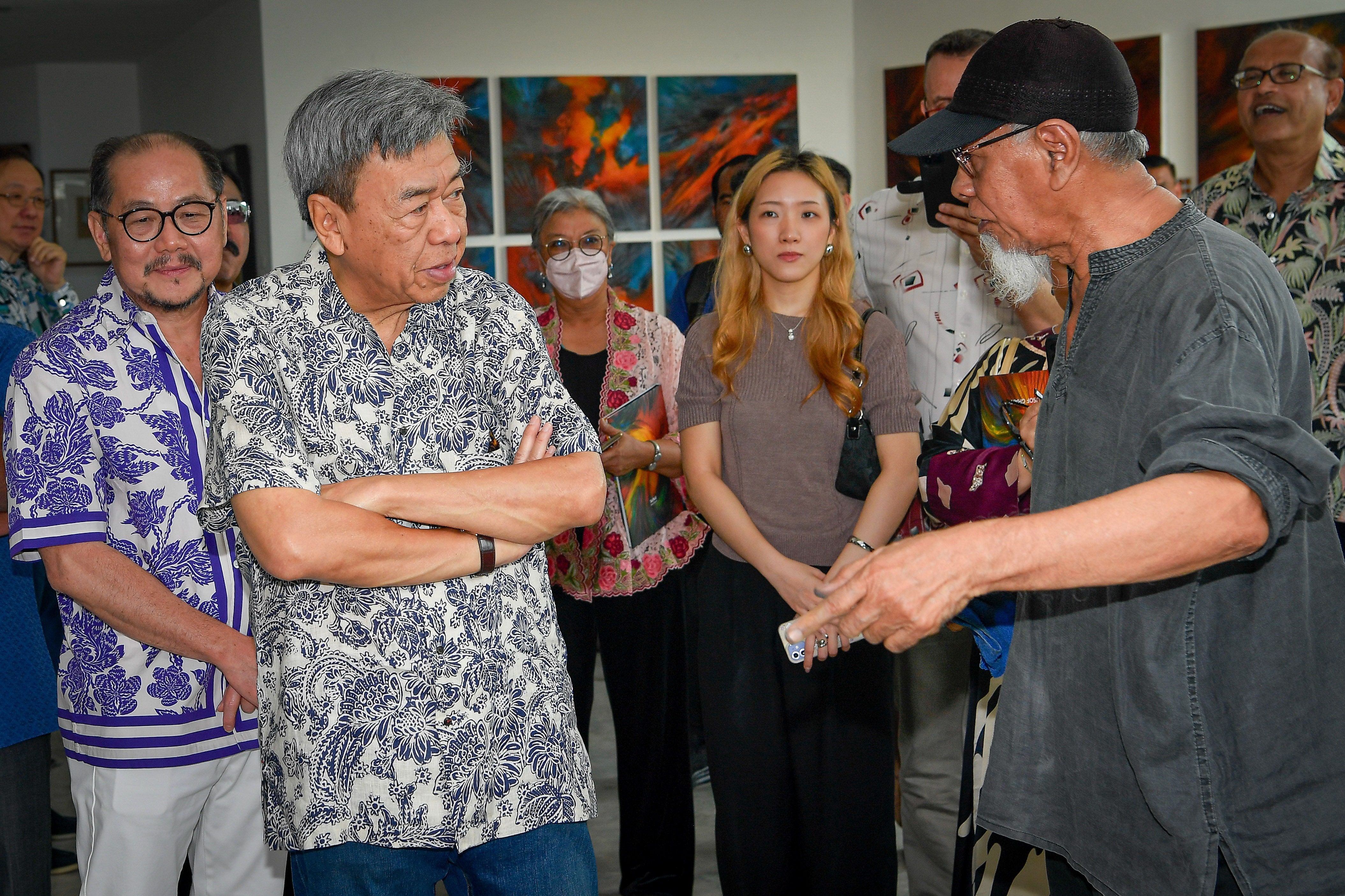 雪苏丹到访TAPAK画廊 欣赏尤索夫作品