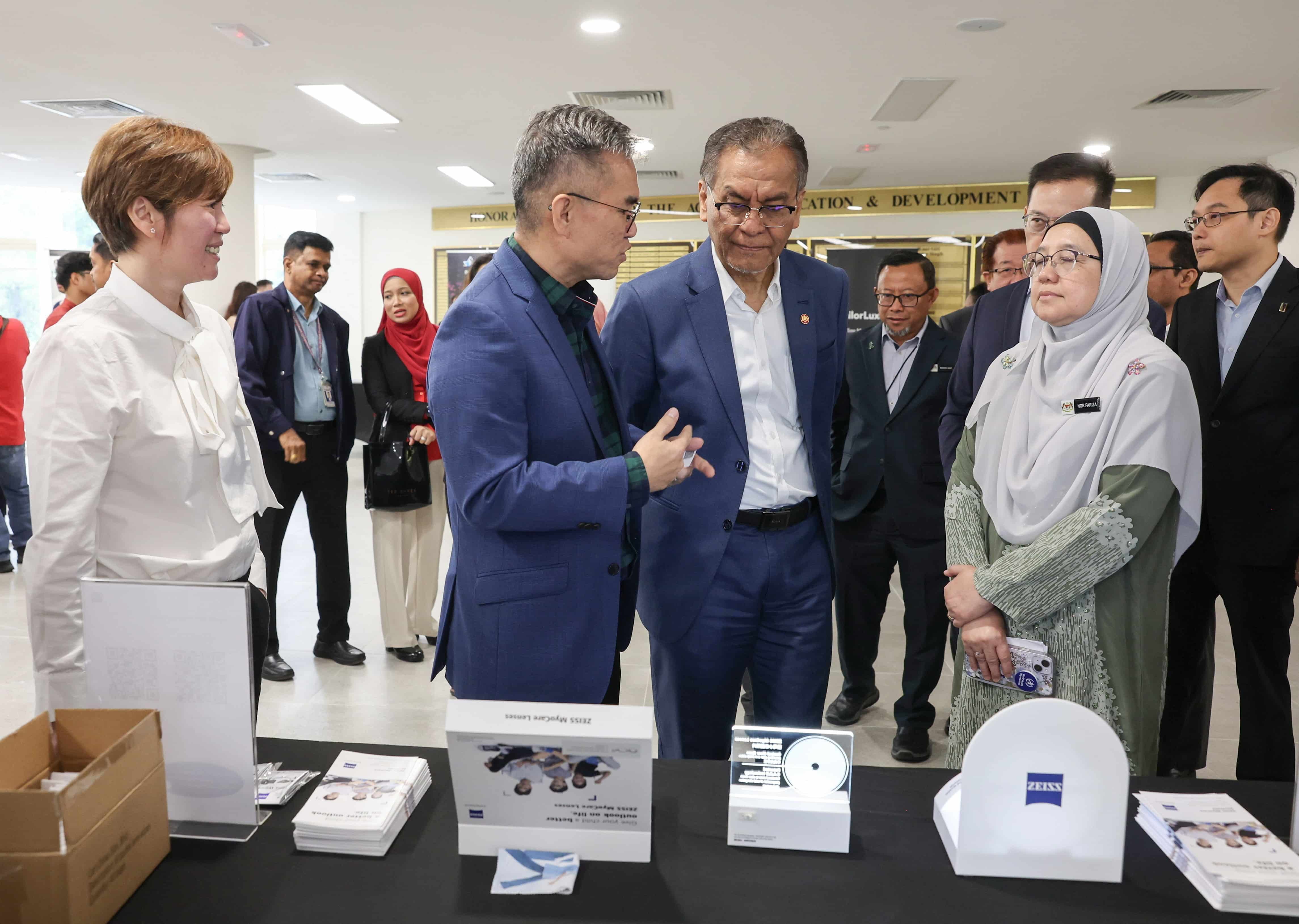 验光法案拟10月呈国会 卫长：涵盖线上销售执法机制