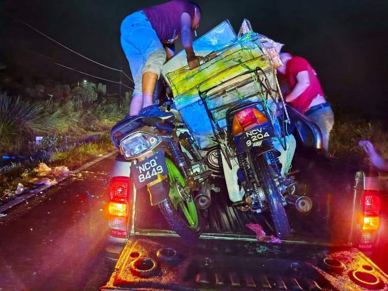 摩托遭轿车追撞失控冲对向　两骑士迎面相撞惨死