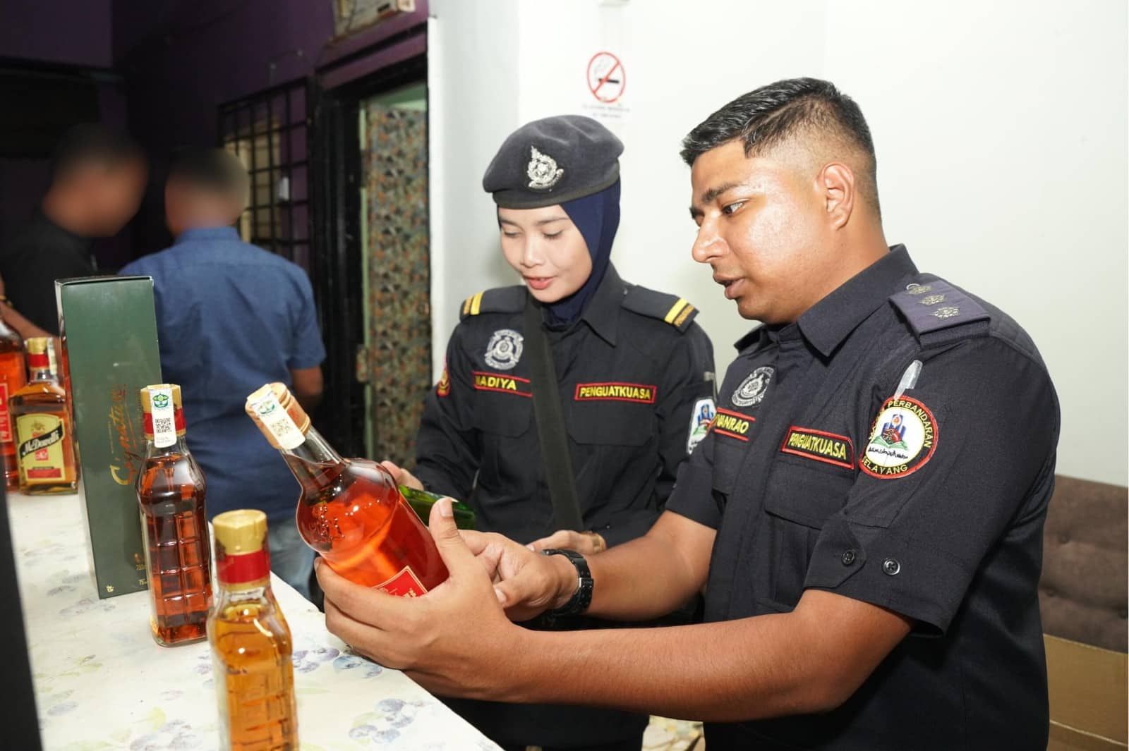 发3罚单‧充公逾70样物品 士拉央市会严打非法及外籍摊贩