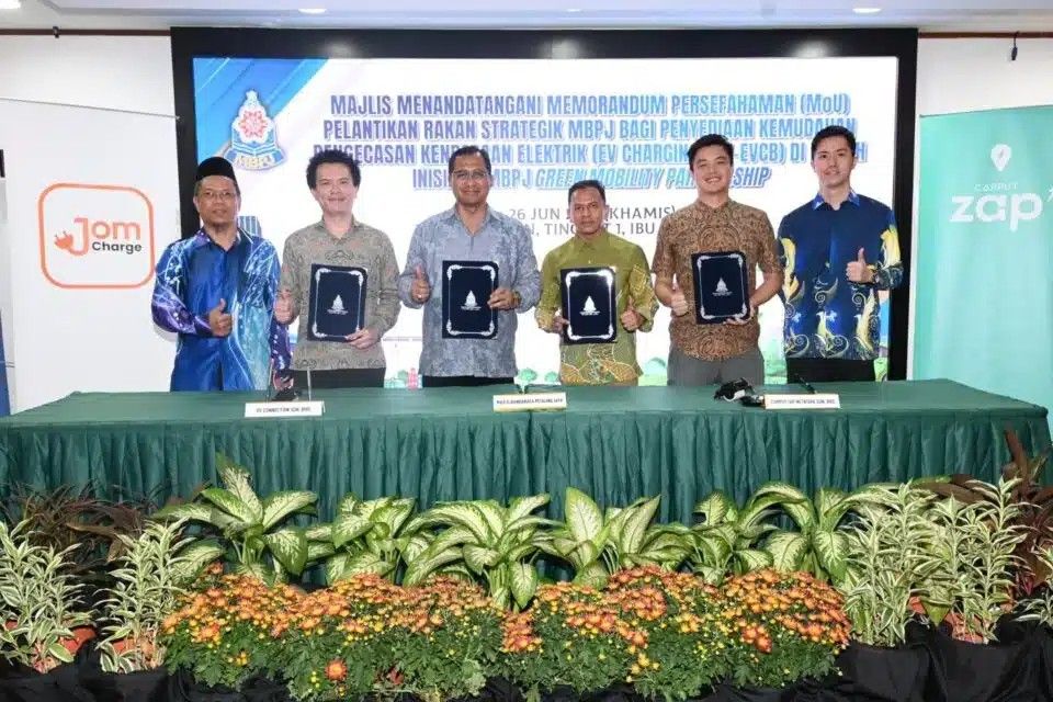 灵市政厅放眼策略与公共区域 安装1000电车充电桩