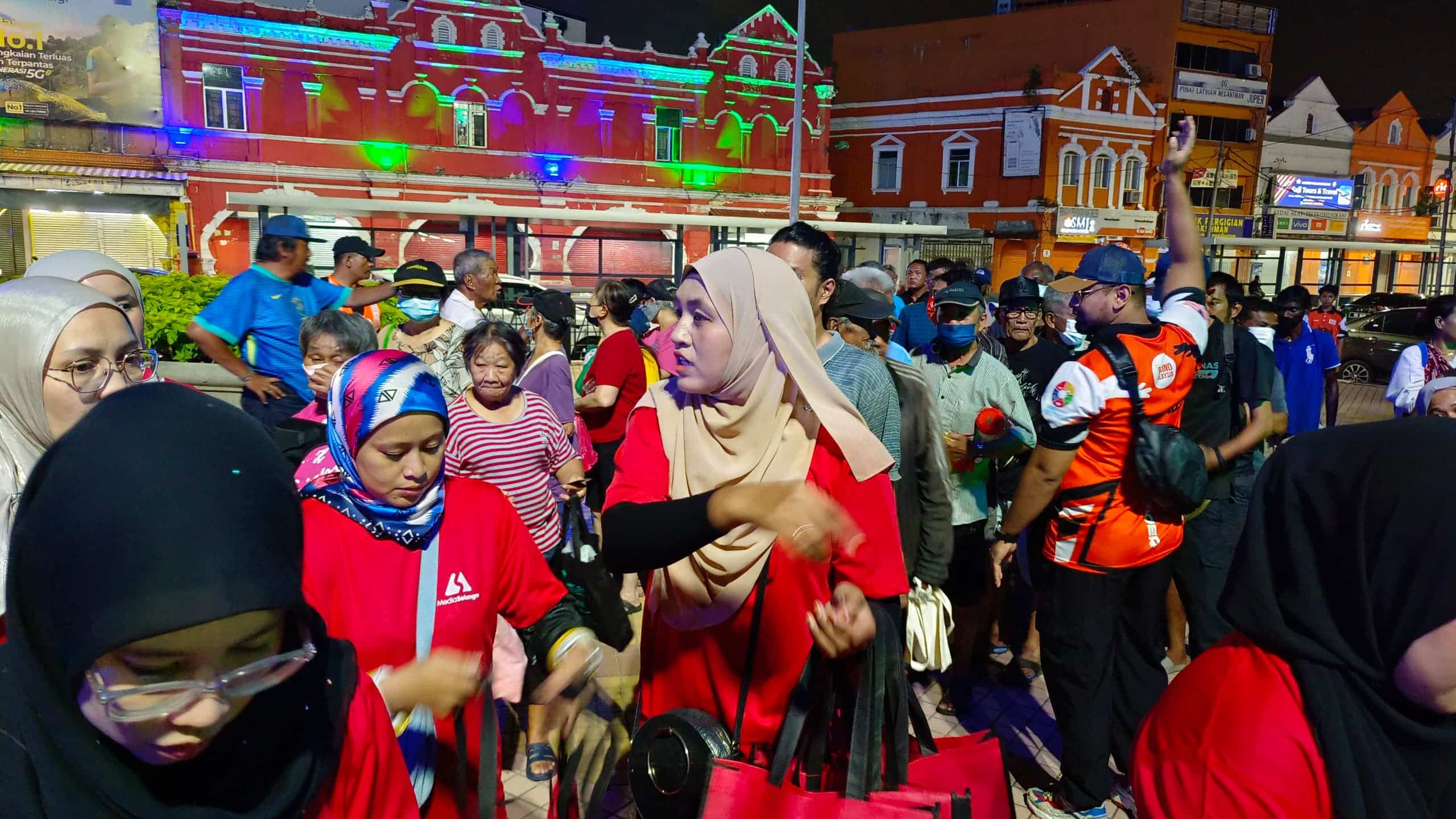 Dekati golongan rentan, Media Selangor santuni 120 gelandangan Klang