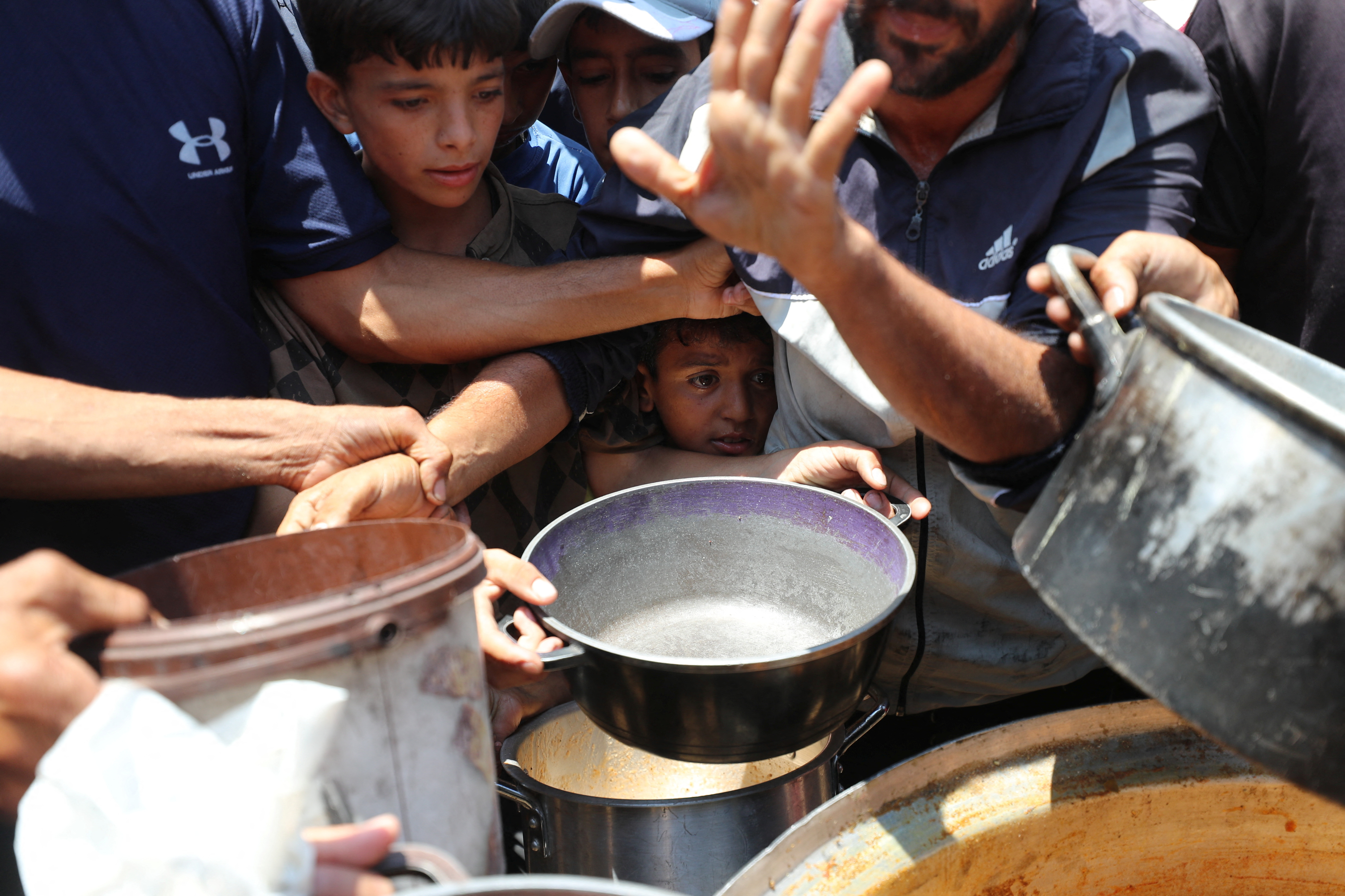 Weaponisation of food in Palestine constitutes war crime, UN rights office says