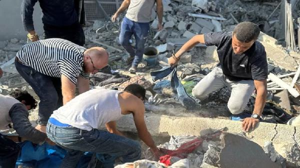 Israel bom penempatan awam di Gaza, 12 terbunuh