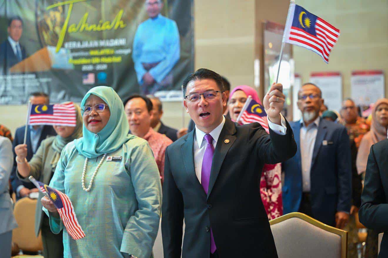 Malaysia leads Southeast Asia in tourism, investment growth