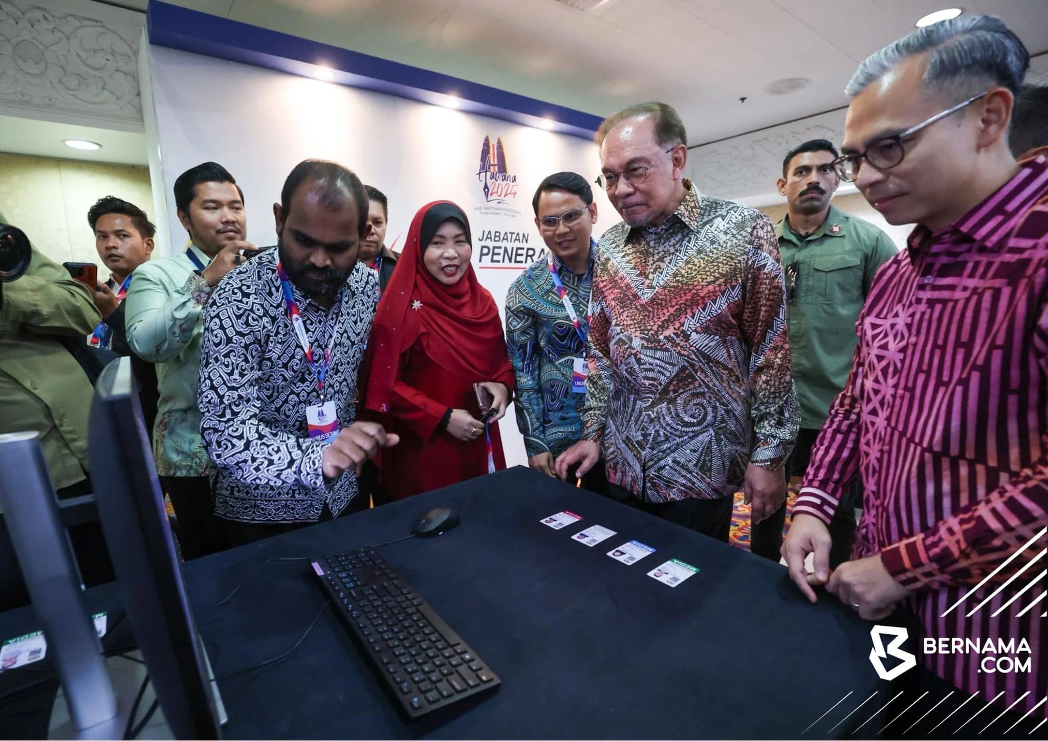 确保媒体机构AI浪潮中不掉队   安华：拨3000万进行数码转型