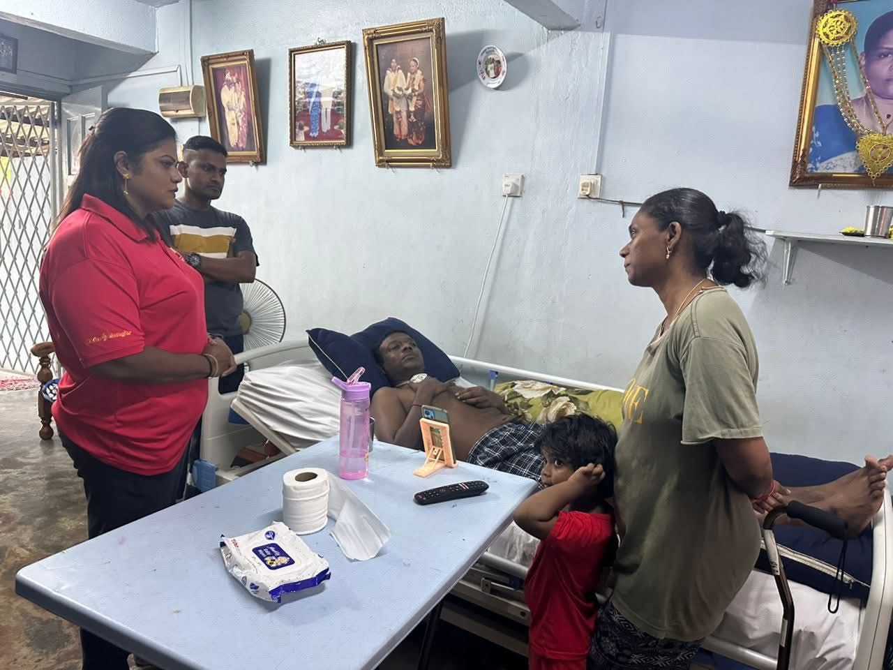 வருமானத்தை இழந்த குணசுந்தரிக்கு பந்திங் தொகுதி ஏற்பாட்டில் வர்த்தக உபகரண உதவி