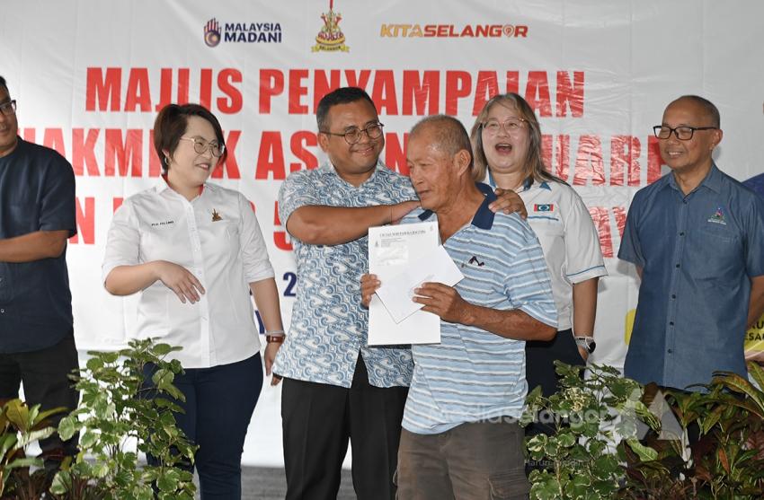 Penantian 28 tahun berakhir, penduduk Taman Daya terima hak milik