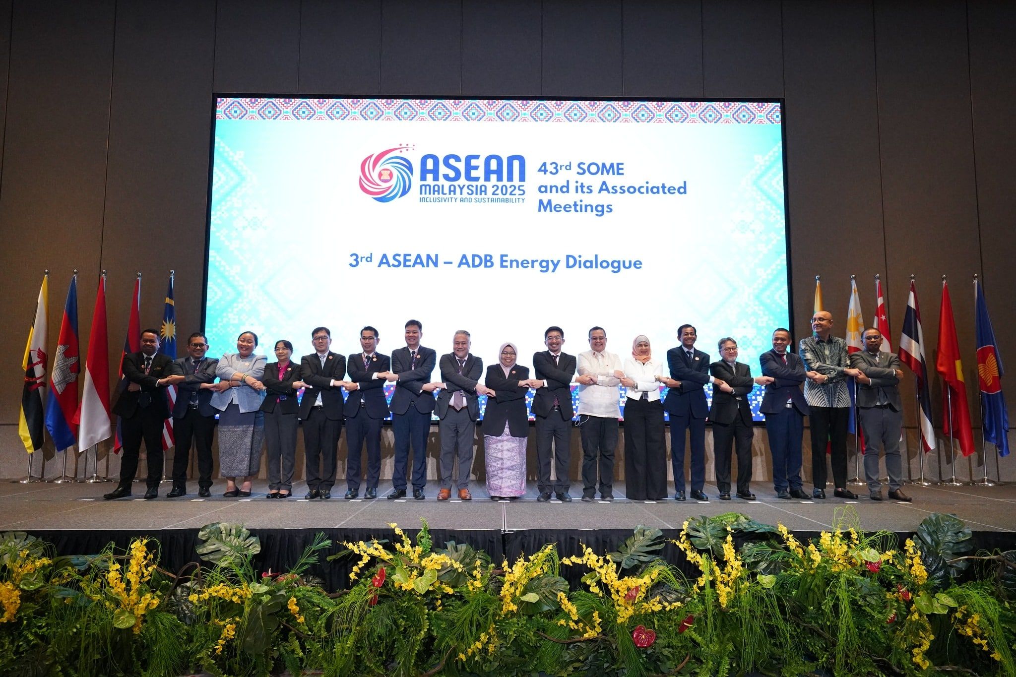 东盟能源高官会议达成多项共识  电网加强版备忘录10月签署