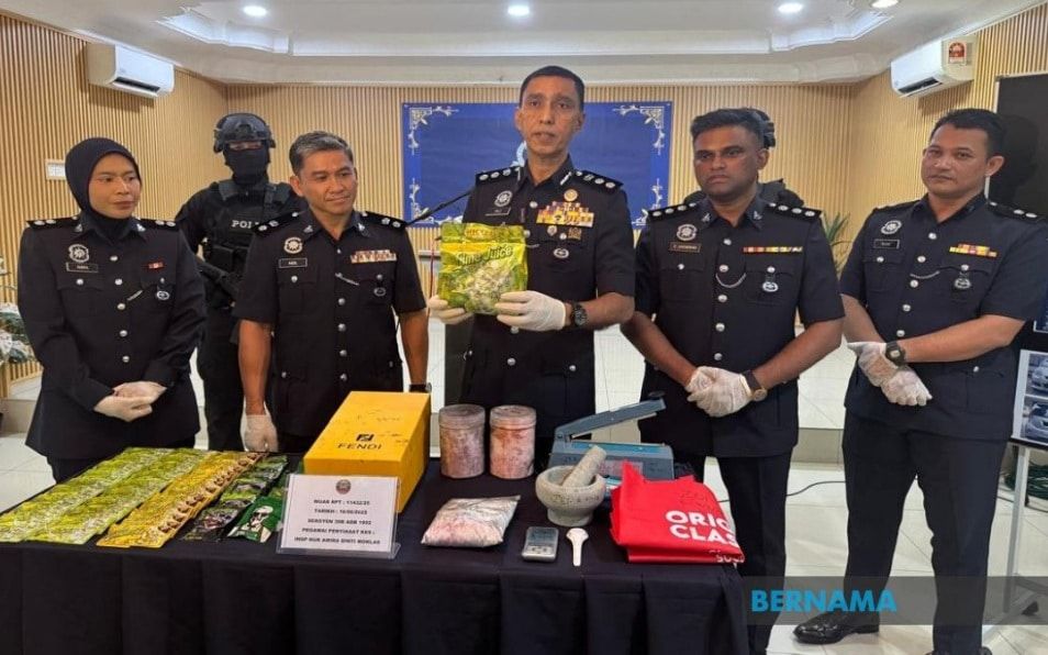 住所搜出6.38公斤摇头丸粉末  父子疑贩毒齐齐落网