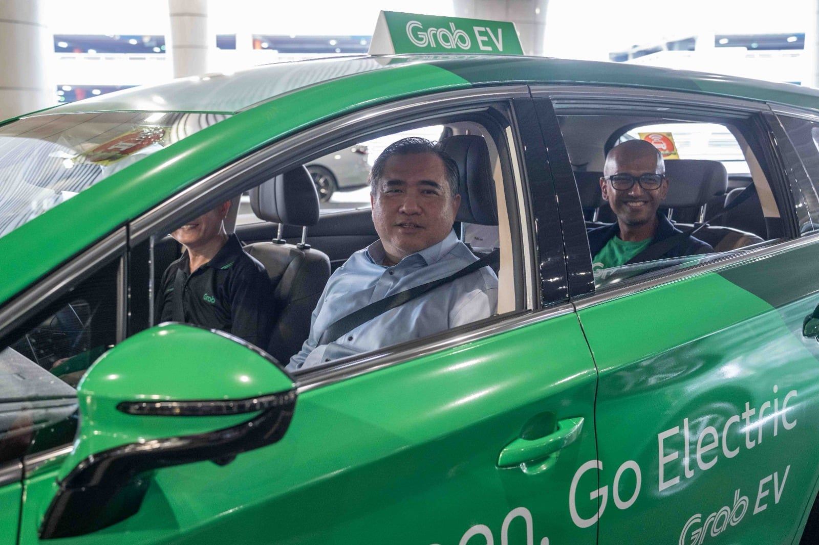 减少碳排放.推动绿色科技 陆兆福冀电动车服务普及化