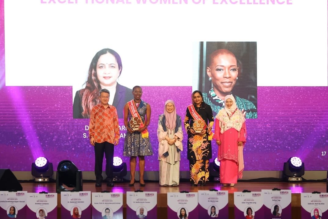东盟世经论坛：旺阿兹莎颁发“年代杰出女性”奖