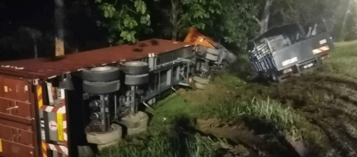 拖格罗里撞罗里酿2人伤