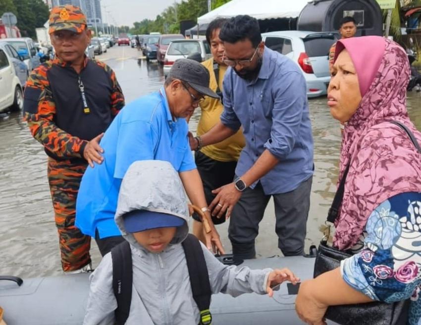 Banjir: Lebih 100 penduduk Kota Kemuning dipindahkan ke PPS