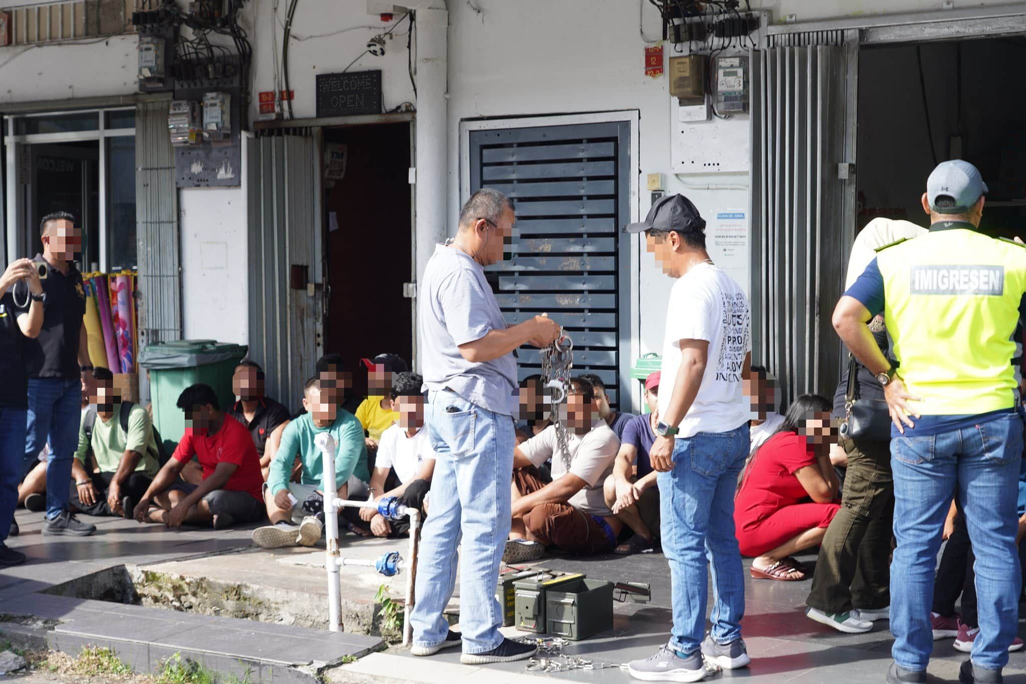 加影市会拉大队取缔无拉港劳板 3店吊销执照.扣押140无证外劳