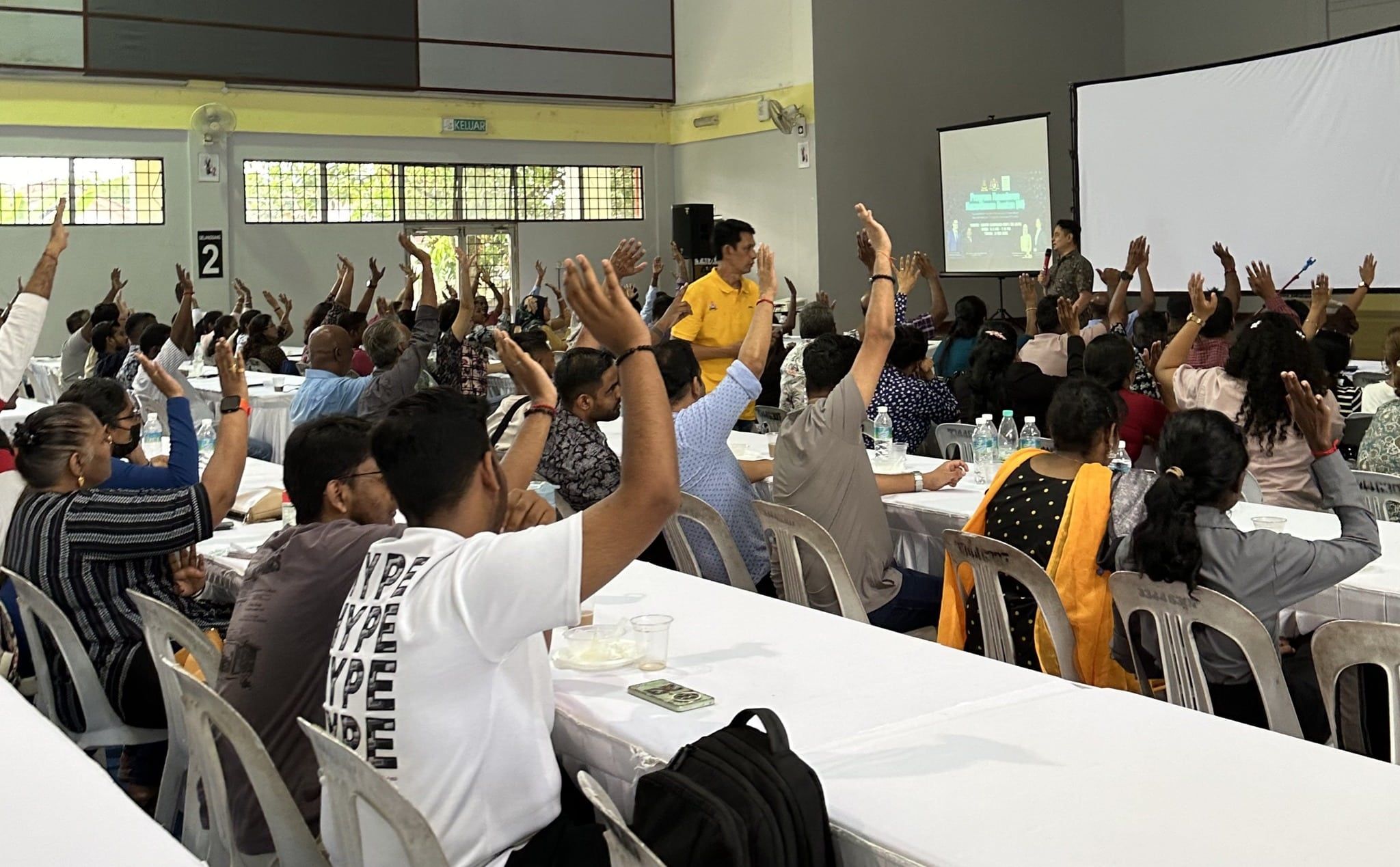 国州议员办AI基础认知课程  145各年龄层居民学习操作AI