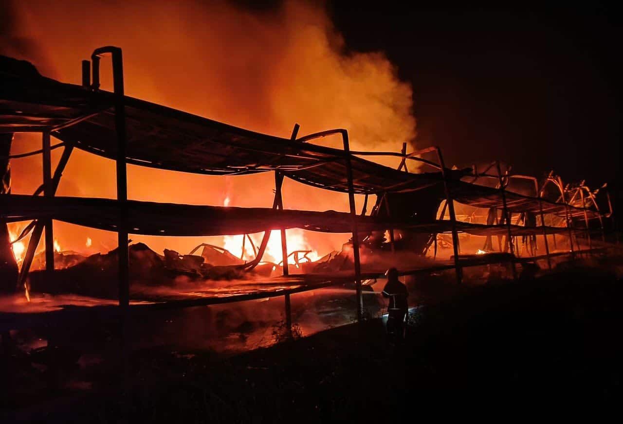 双溪毛糯新村床褥工厂失火  烧毁95%.幸无人伤亡