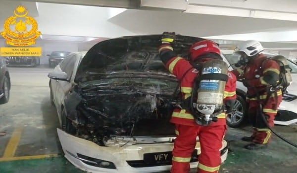 公寓地下停车场轿车失火 11外籍男呼吸困难送院