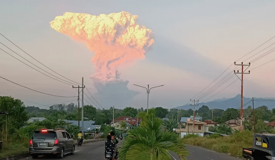 Lewotobi Laki-Laki எரிமலை மீண்டும் வெடித்துச் சிதறியுள்ளது