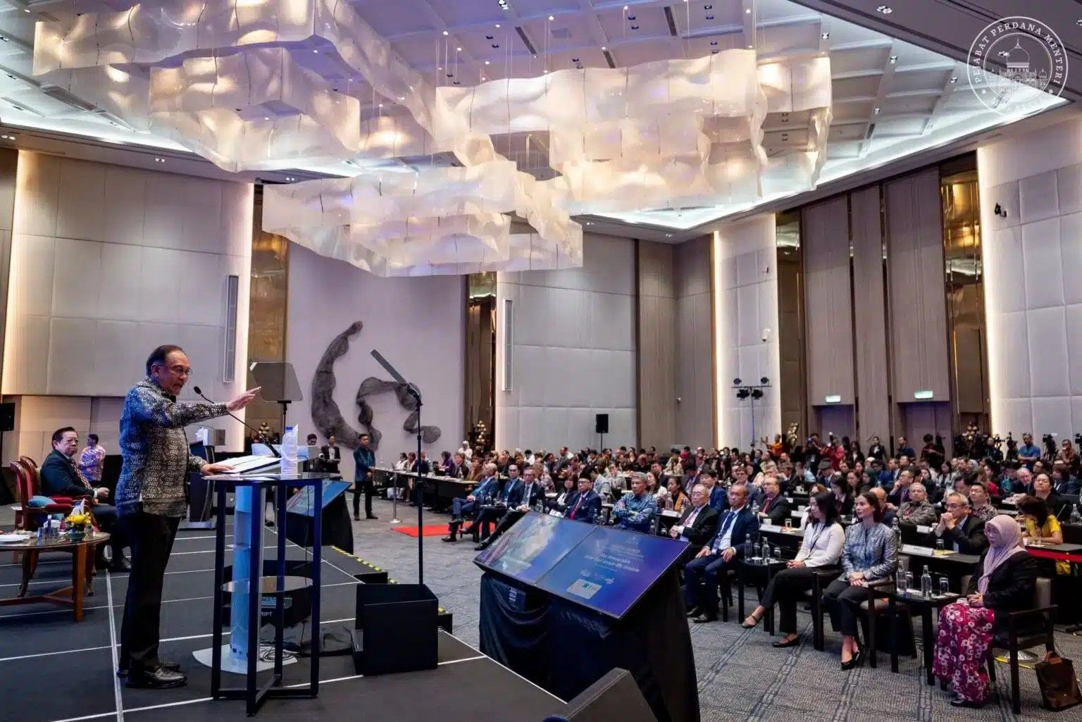 ஈரான் மீது இஸ்ரேல் தாக்குதல் - பிரதமர் அன்வார் கண்டனம்