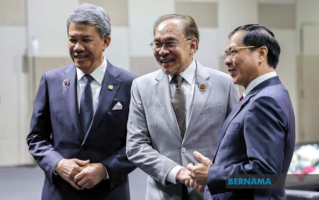 安华驳“出国闲逛”指控   每次出访都有实质成果