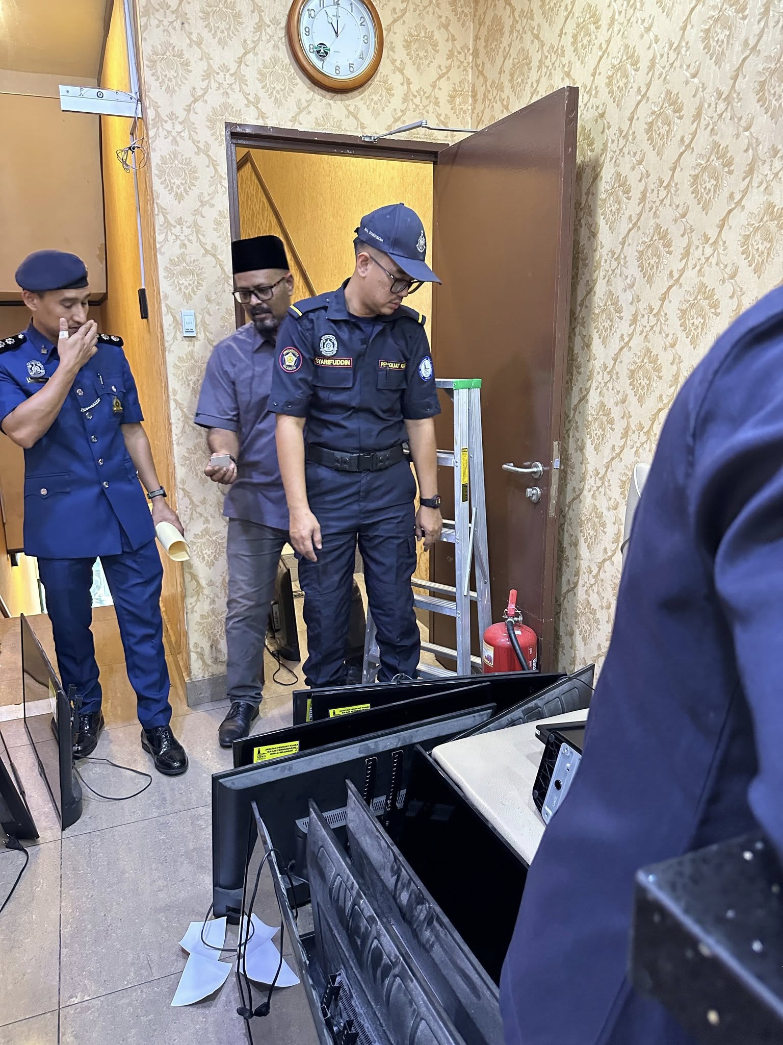 酒店业者多年拒申请执照 瓜雪市会拉大队取缔