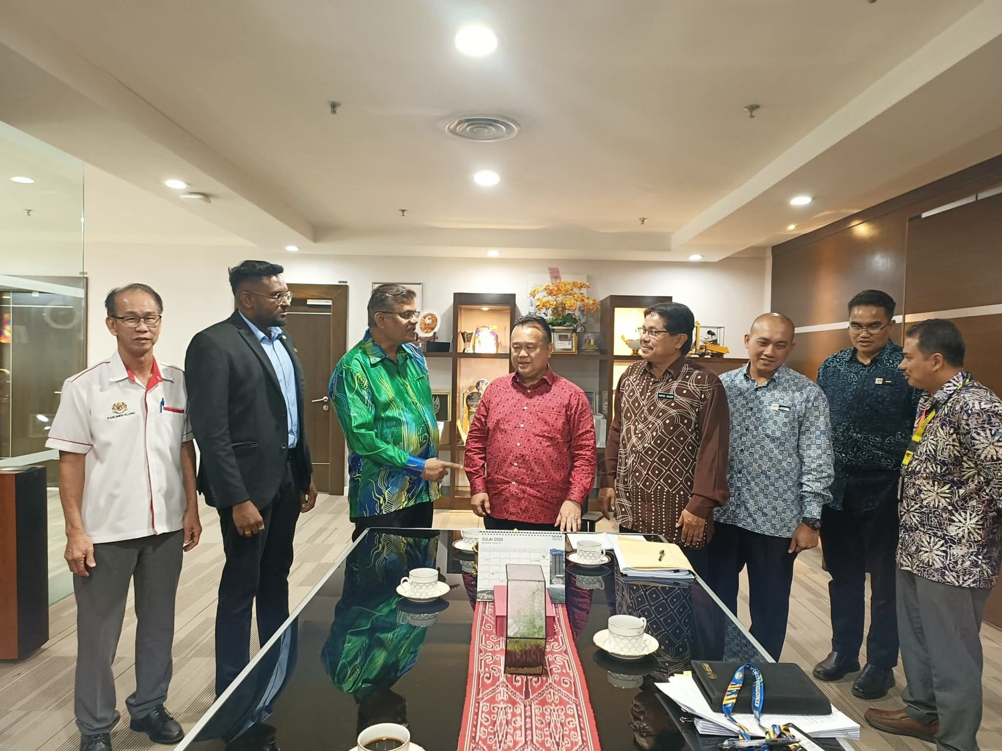 பொதுப்பணி அமைச்சருடன் கணபதிராவ் சந்திப்பு- கிள்ளானில் மேம்பாட்டுப் பணிகள் குறித்து பேச்சு