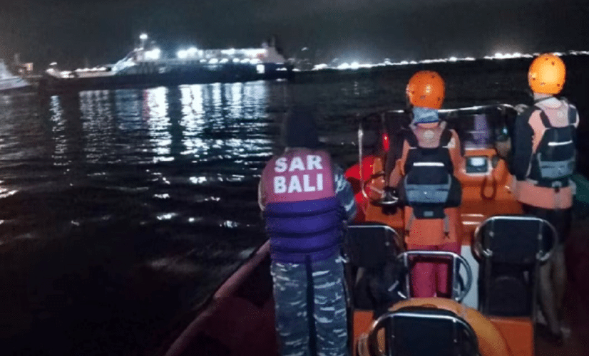 பாலி தீவில் ஃபெரி மூழ்கியதில் நால்வர் மரணம்