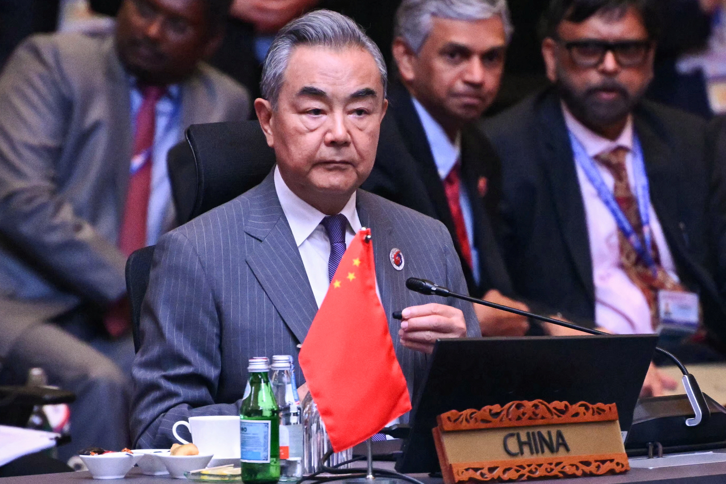China offers to help resolve Cambodia-Thailand border dispute