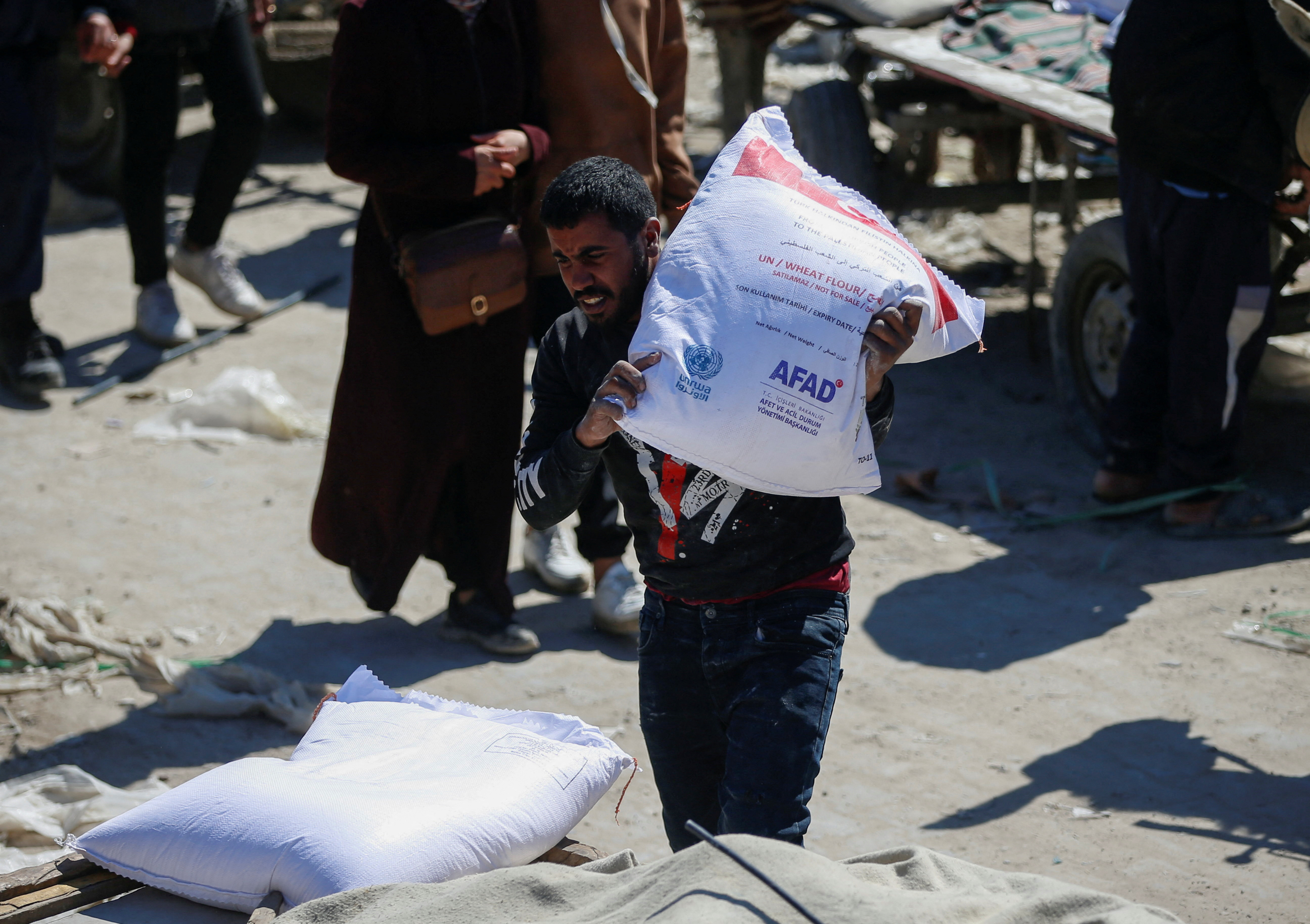 UNRWA says staff, doctors fainting from hunger in Palestine’s Gaza