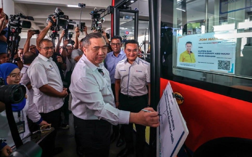 最后310辆柴油巴士交付  陆兆福：逐步迎绿色交通转型