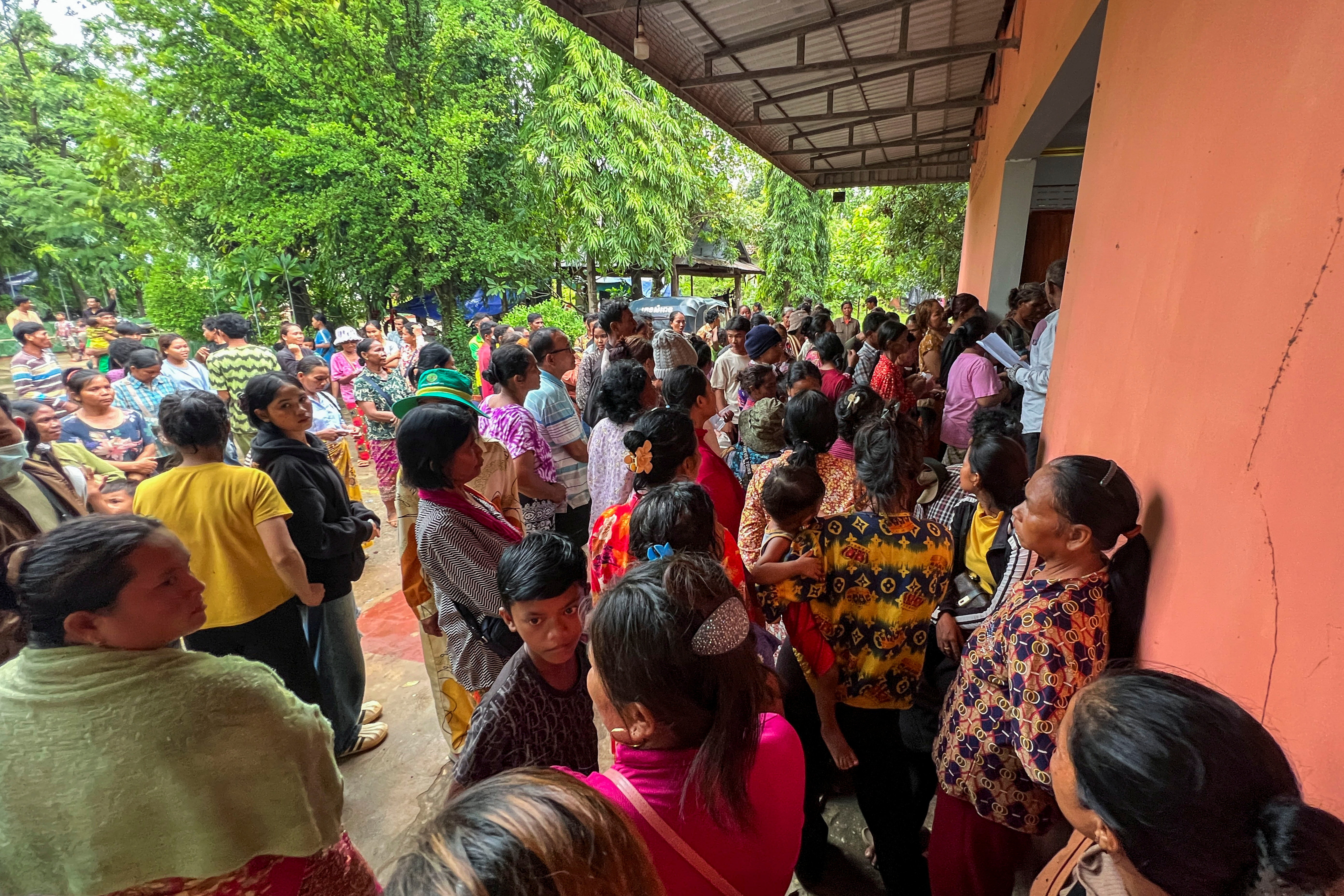 Cambodian border refugees wait to go home but still wary after ceasefire