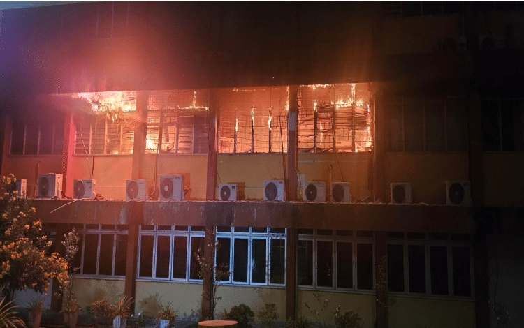 祝融今晨光顾加影联邦宗教中学办公室