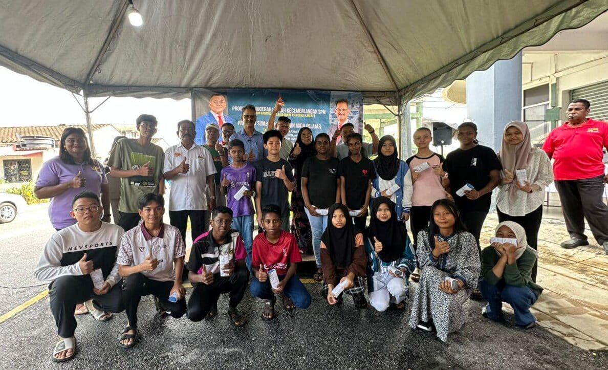 எஸ்.பி.எம் மாணவர்களுக்கு நன்கொடை & மூக்கு கண்ணாடிகள் வழங்கும் நிகழ்வு