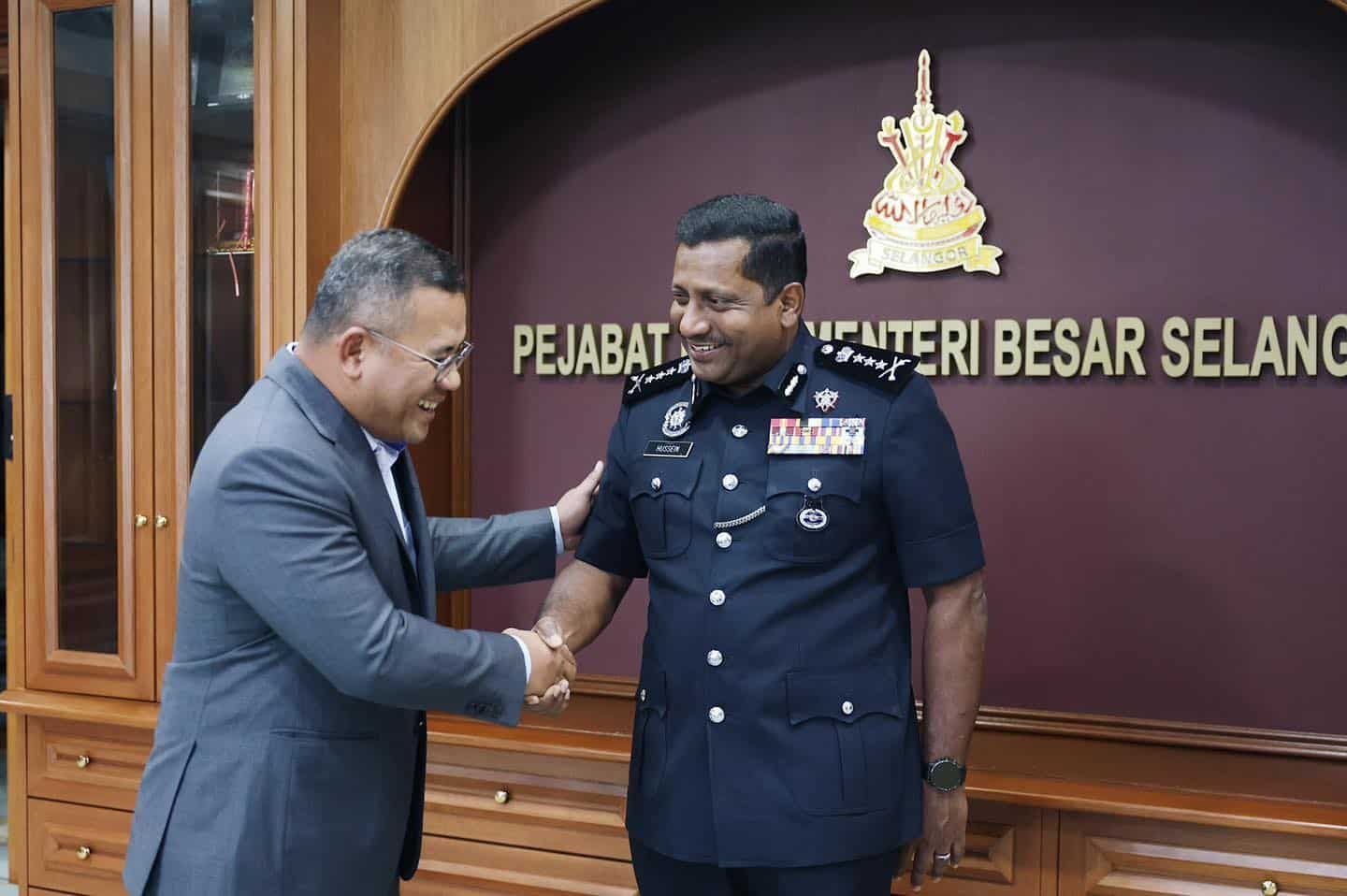 州政府向雪警一哥致谢   阿米鲁丁祝前程似锦