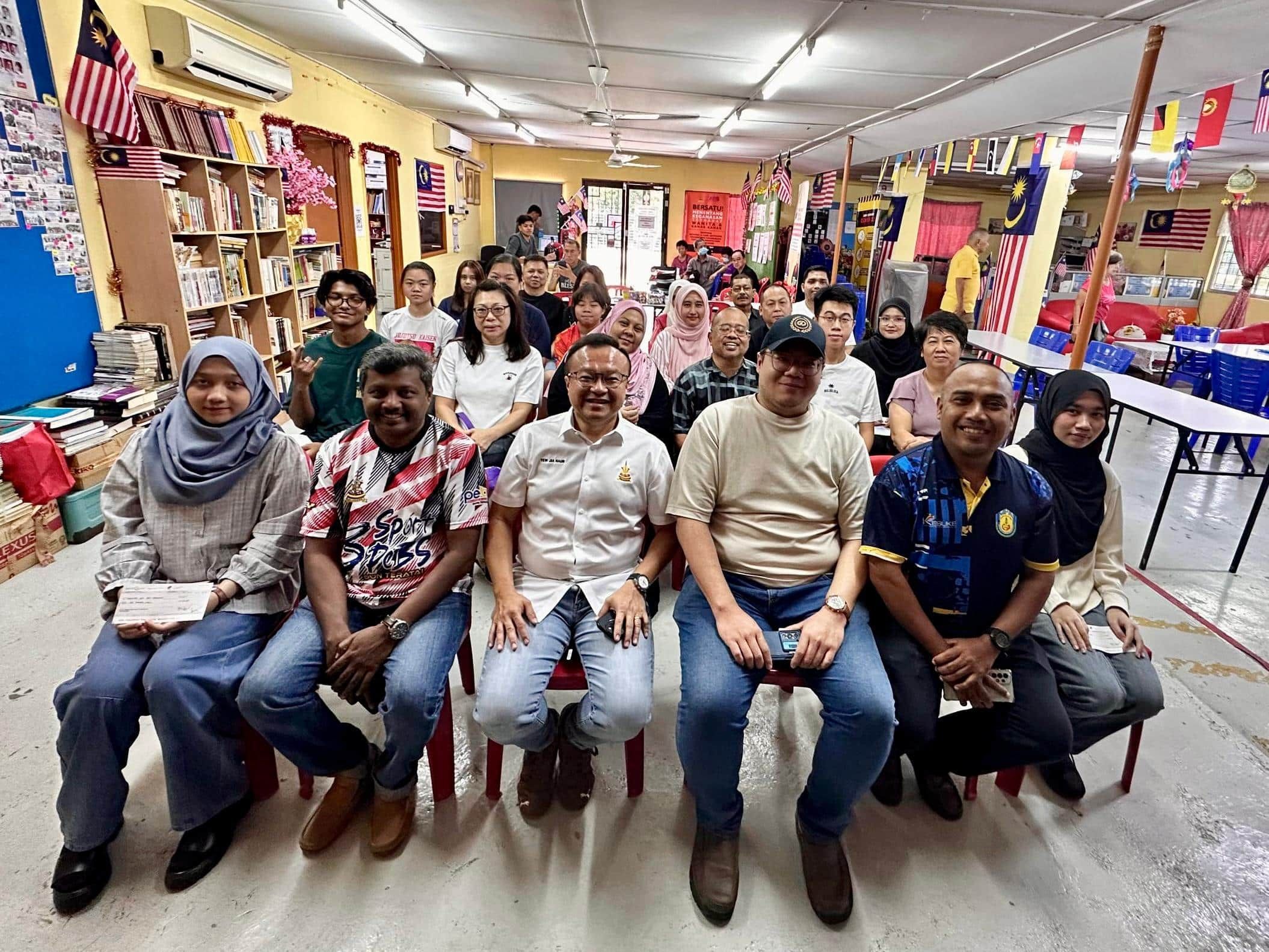 莲花苑13SPM生考获全A 游佳豪各派500奖励辉煌