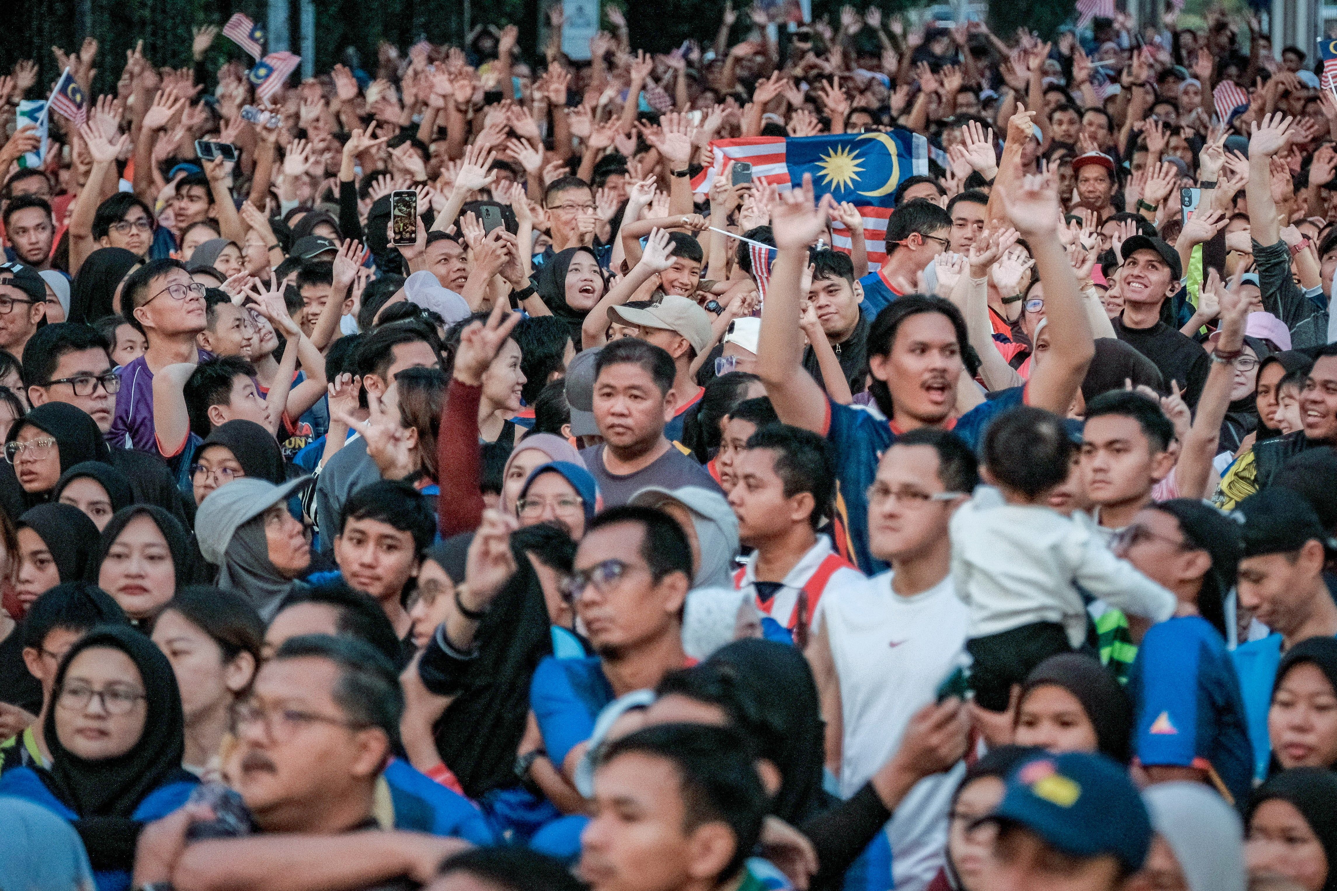 法米与逾4000人6.8公里国庆欢乐跑