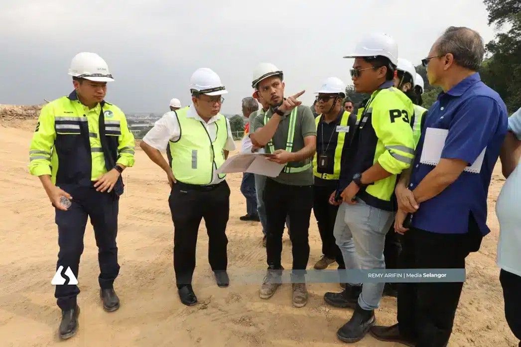 கிள்ளான் தாமான் பெட்டாலிங் இண்டா சேறு-வெள்ளம் பிரச்சனைக்கு தீர்வு காண சட்டமன்ற உறுப்பினர் வலியுறுத்தல்