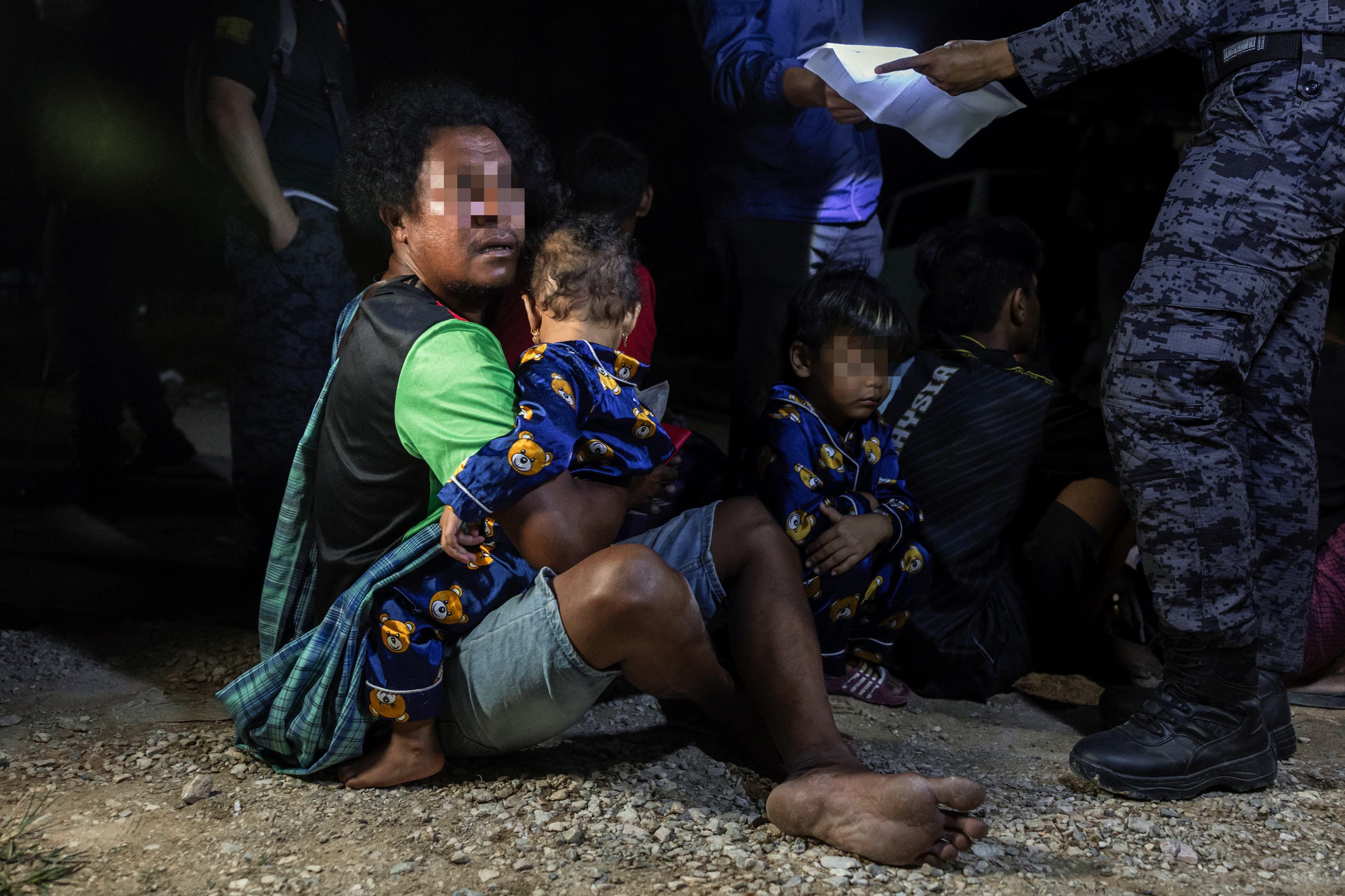 移民局突击工地查200多人 妇女独自逃跑抛夫弃子