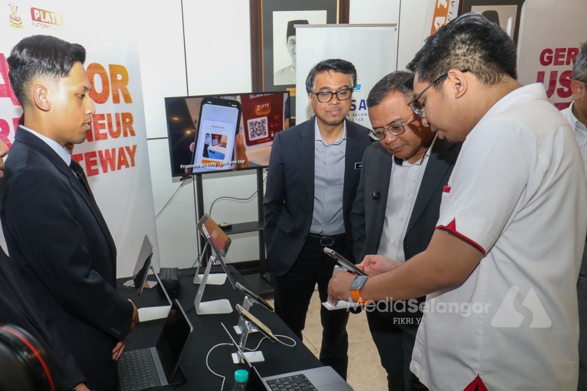 大臣：非直接谈判委任    经评估遴选泊车管理公司