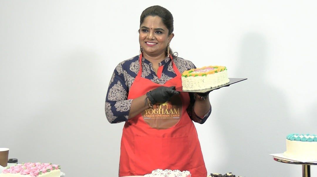 கேக் வியாபாரத்தில் பீடுநடை போடும் திருமதி காயத்ரி